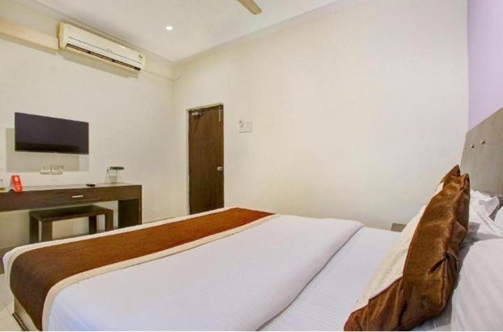 Blossoms Room The Plaza-Luxury Collection- Lakdikapul 海得拉巴 外观 照片